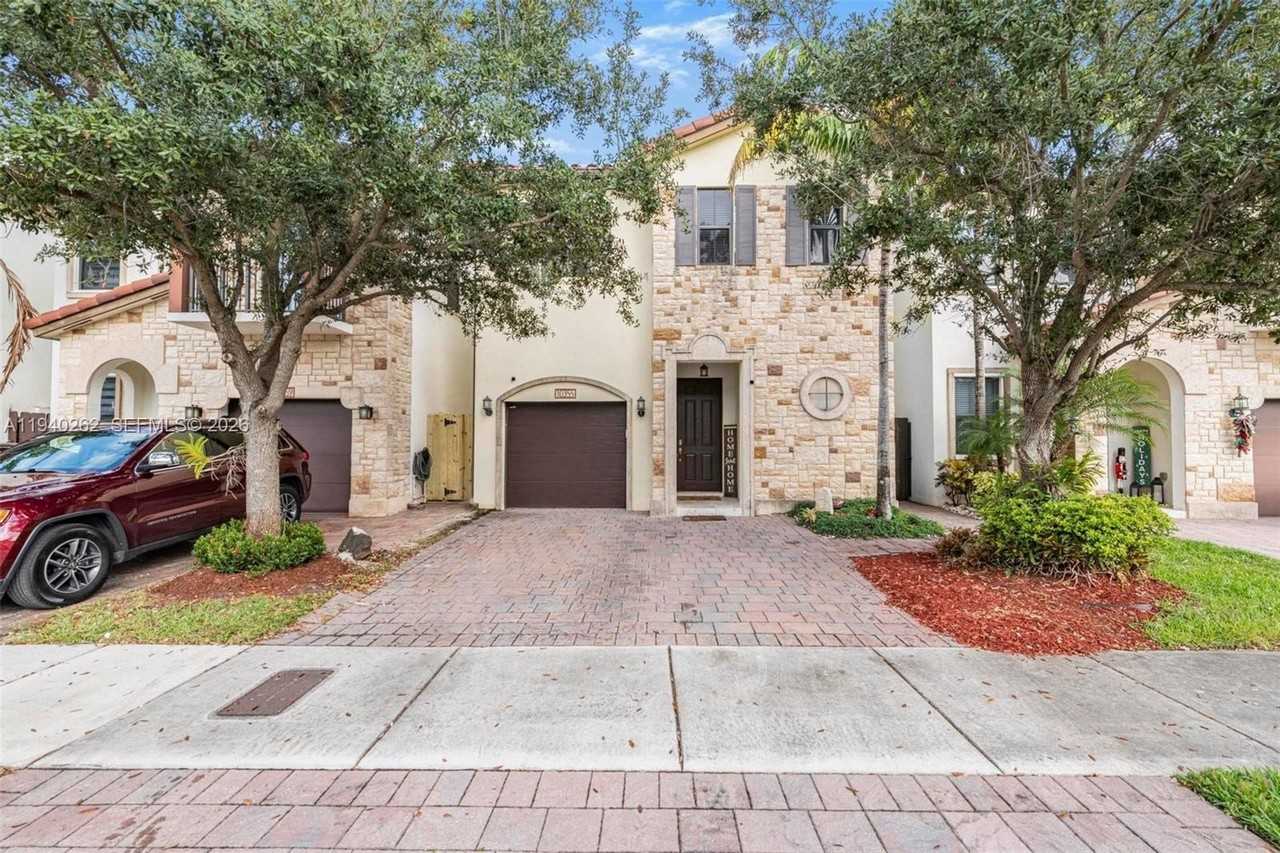 10355 Nw 70th Ln - Photo 2 of 35