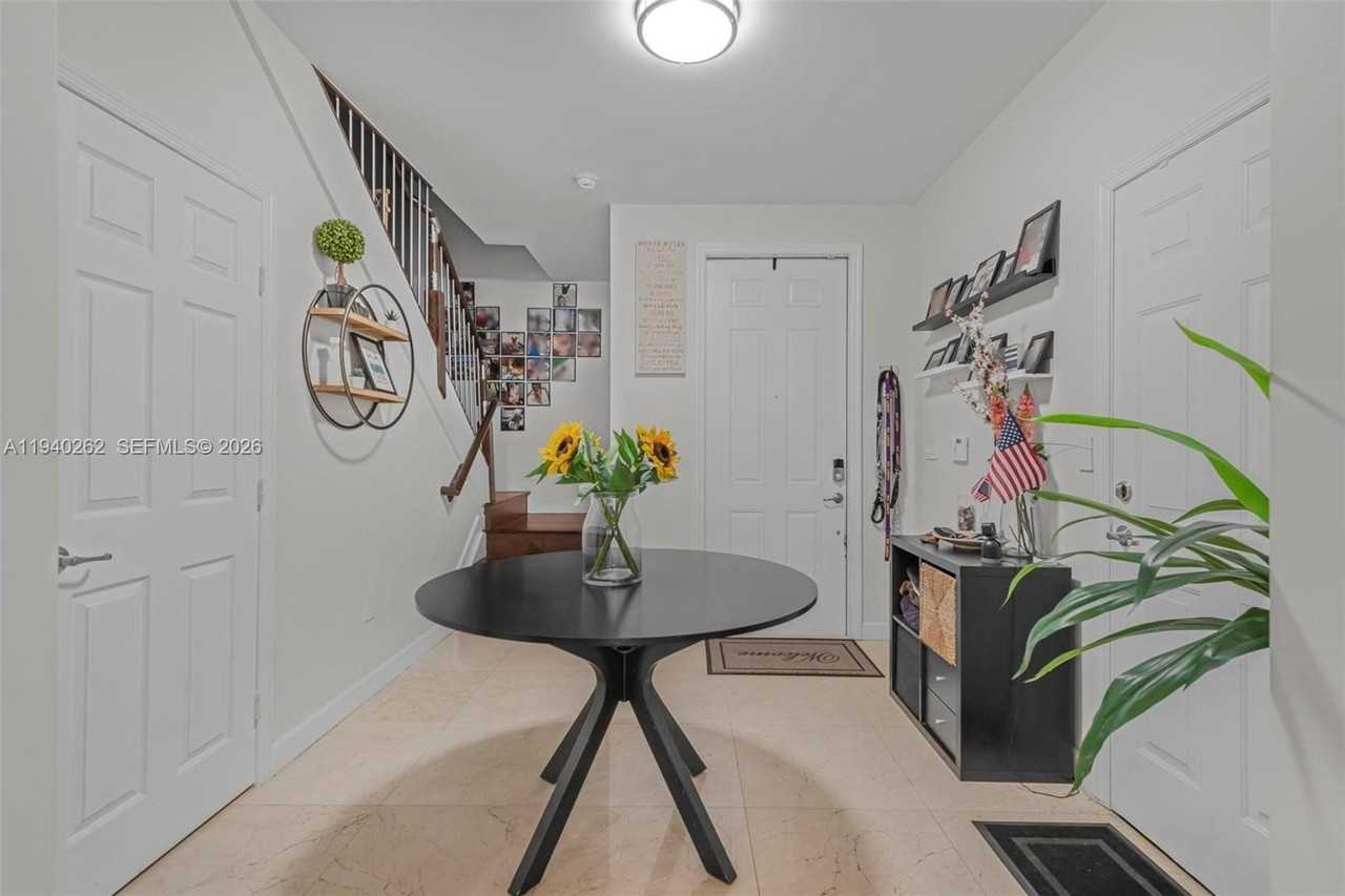 10355 Nw 70th Ln - Photo 6 of 35