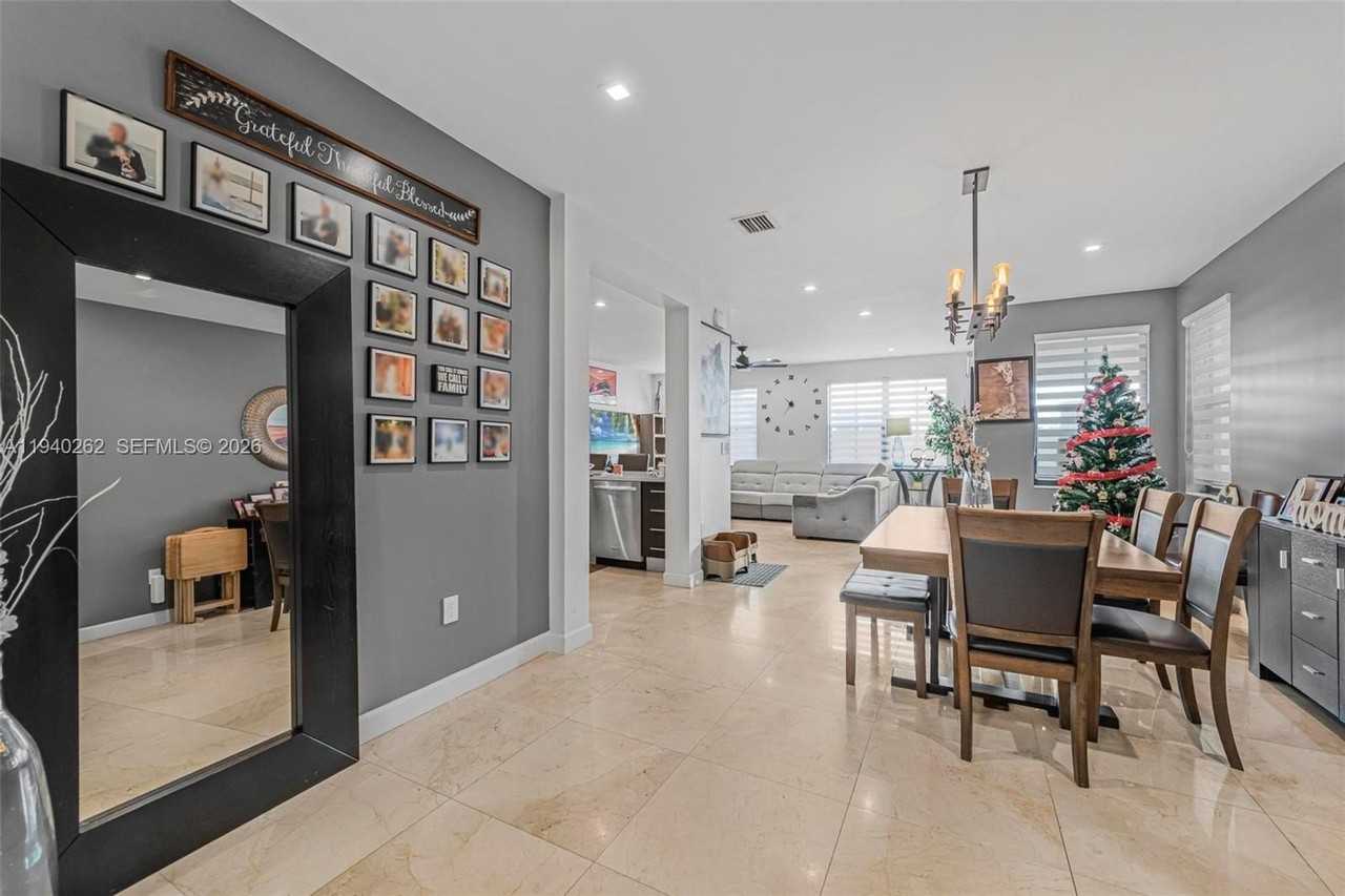 10355 Nw 70th Ln - Photo 7 of 35