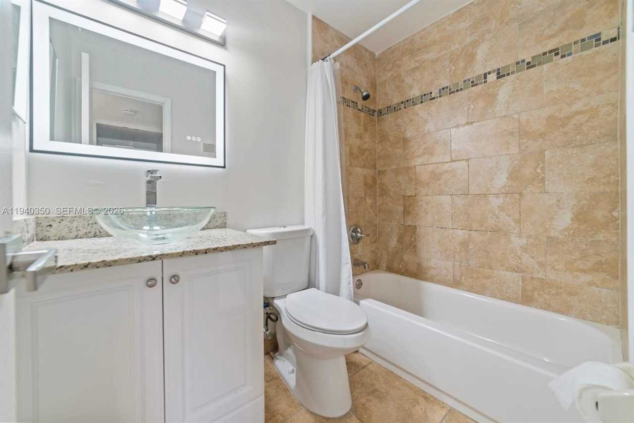 880 Ne 207th Ter #202-10 - Photo 6 of 15