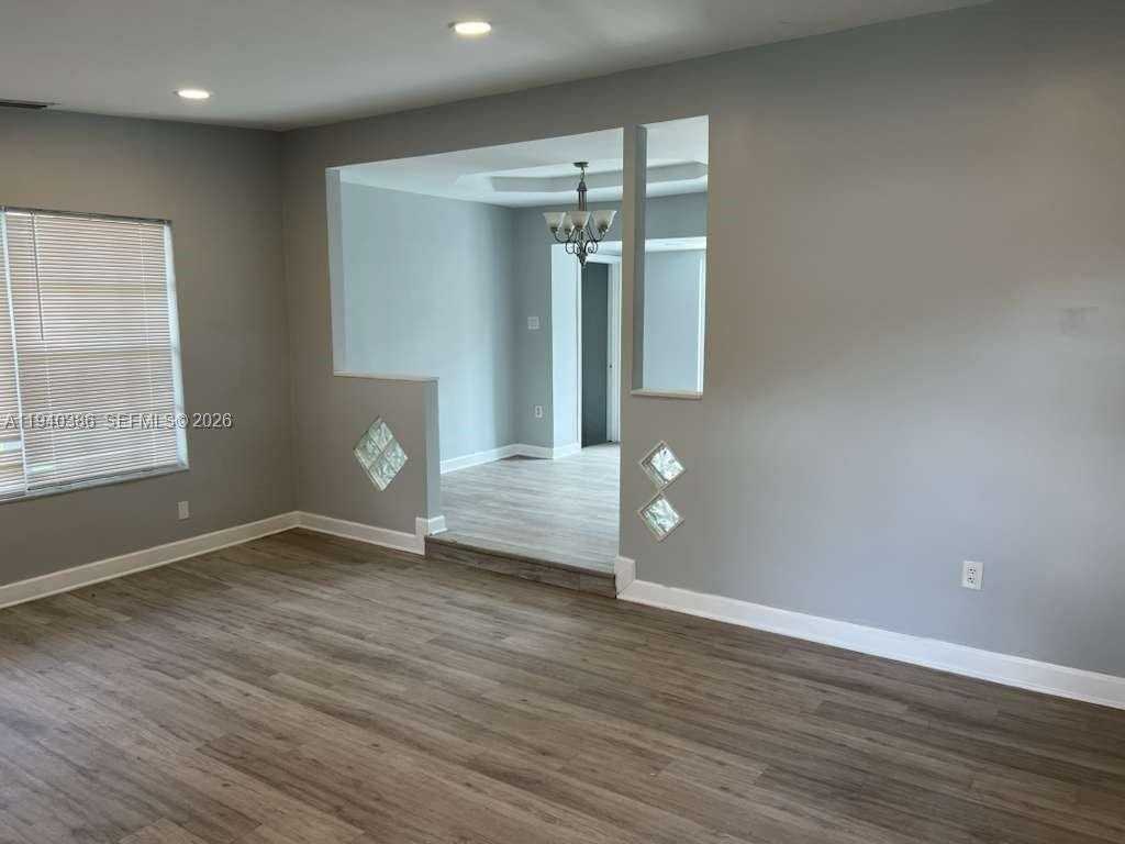 17541 Ne 4th Ave - Photo 2 of 13