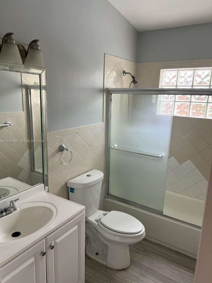 17541 Ne 4th Ave - Photo 5 of 13