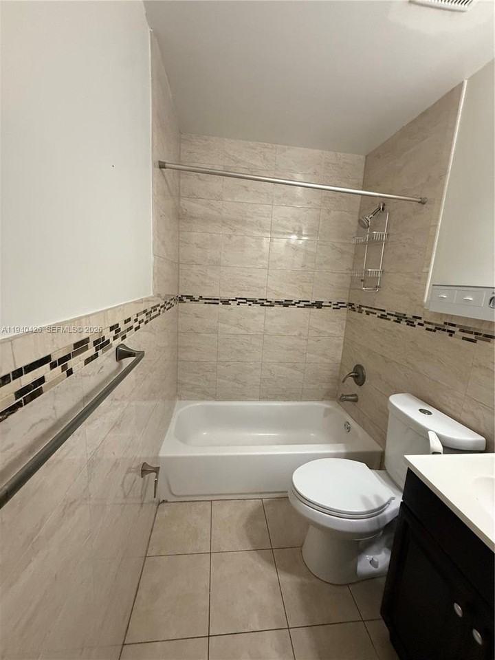 11417 Nw 87th Pl - Photo 6 of 12