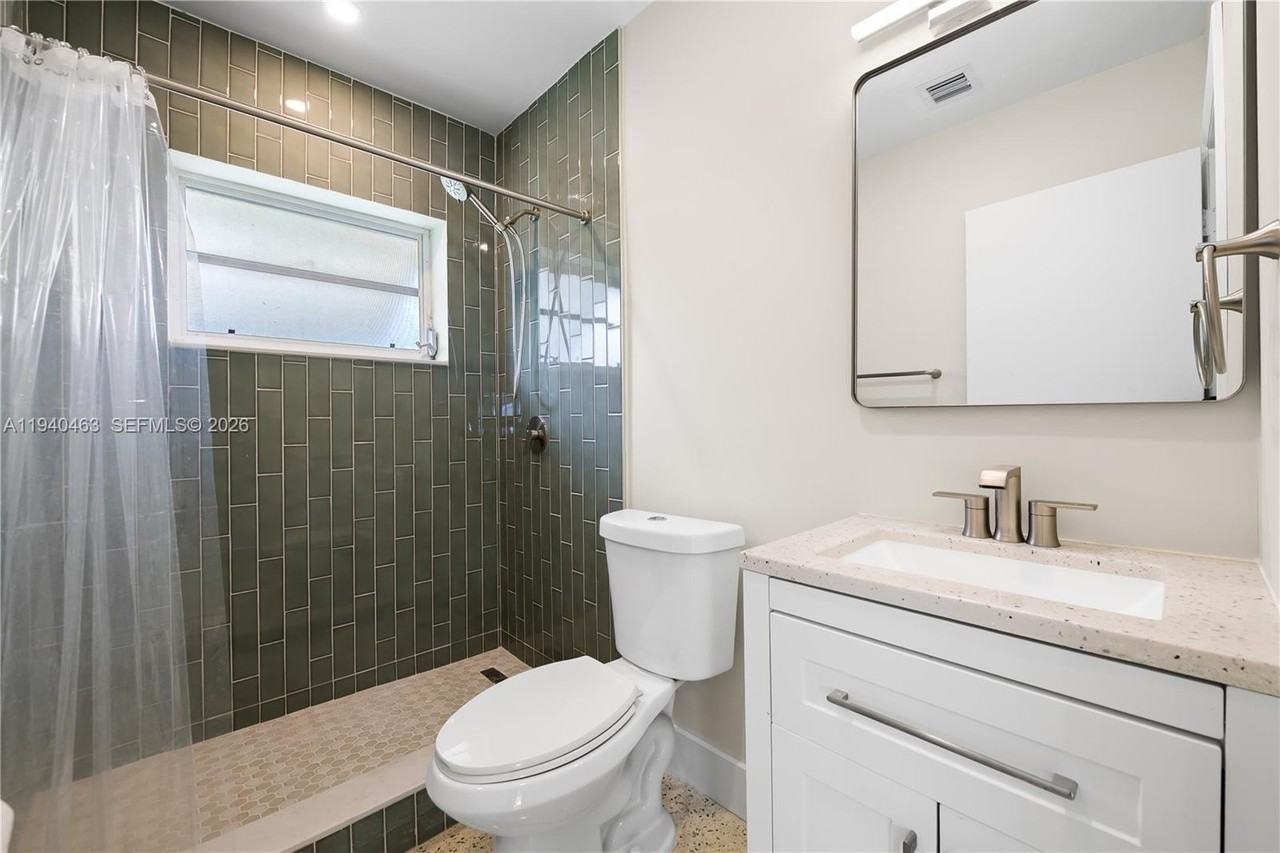 1711 Funston St #2 - Photo 3 of 22