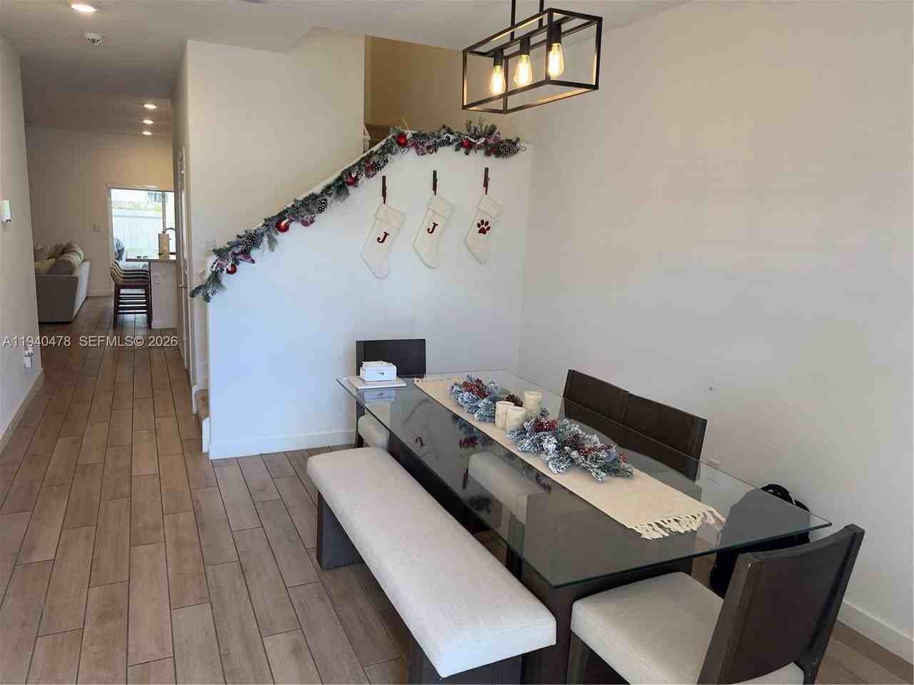 1842 Se 7th Ter #1842 - Photo 2 of 34