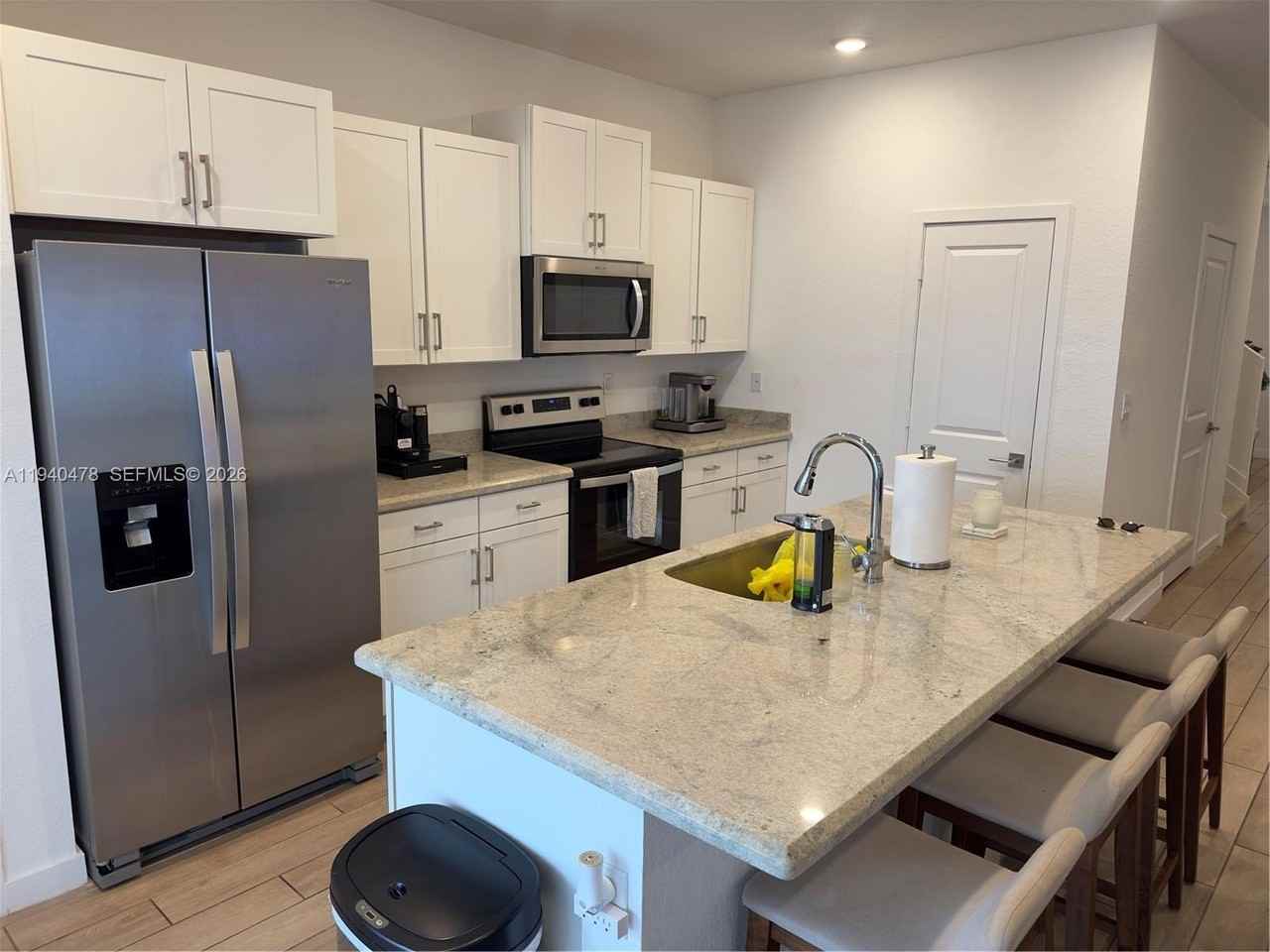 1842 Se 7th Ter #1842 - Photo 3 of 34