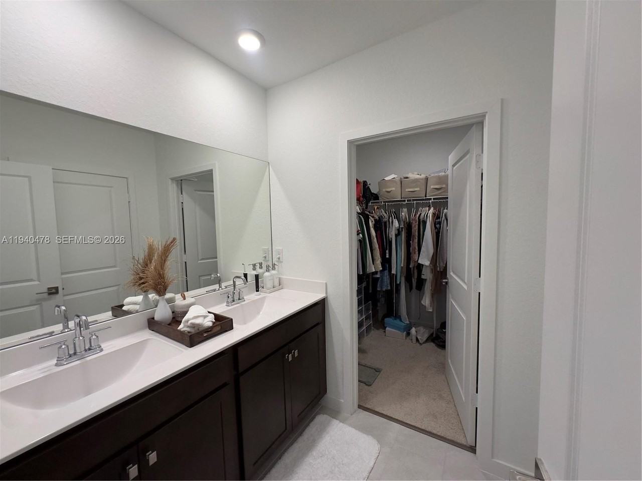 1842 Se 7th Ter #1842 - Photo 4 of 34