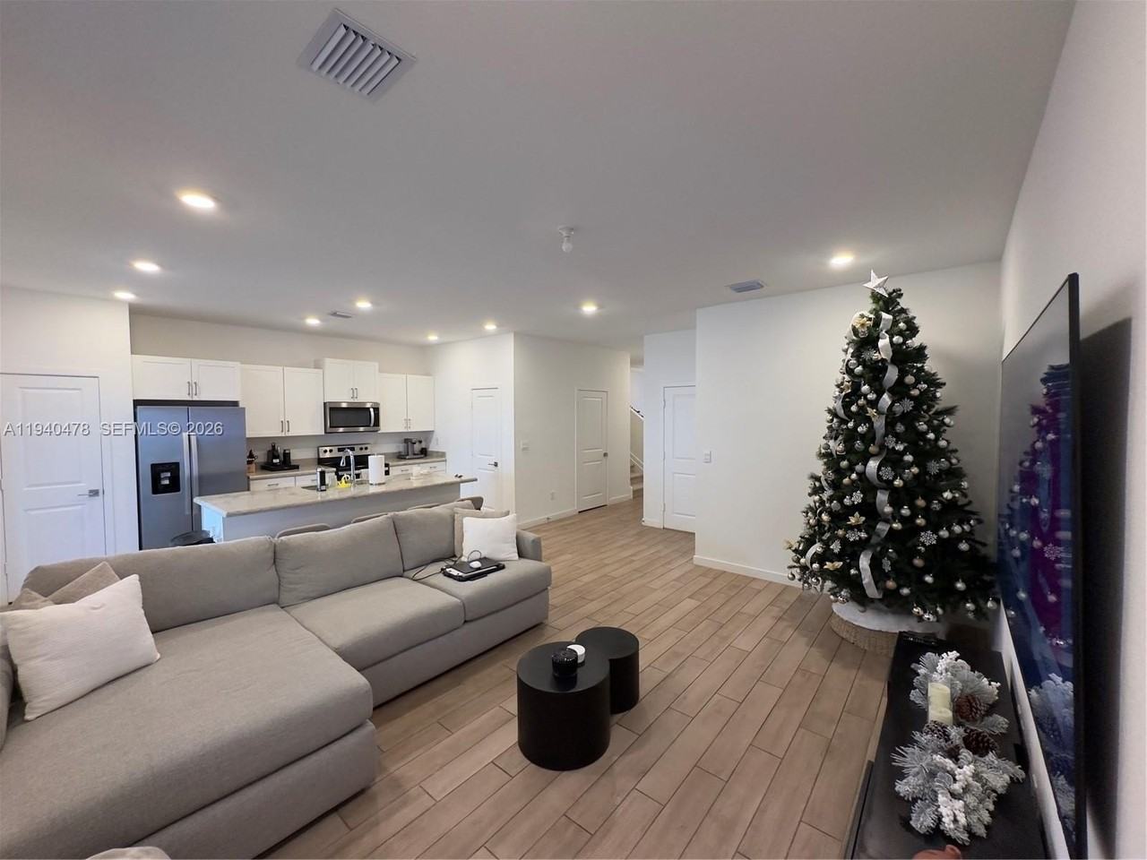 1842 Se 7th Ter #1842 - Photo 7 of 34