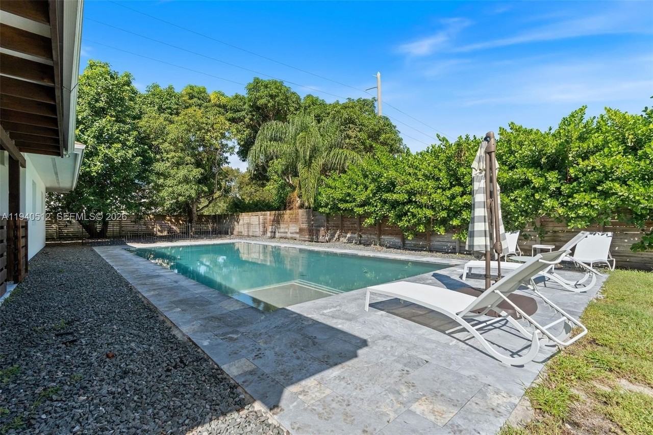 8121 Sw 97th Ter - Photo 5 of 36