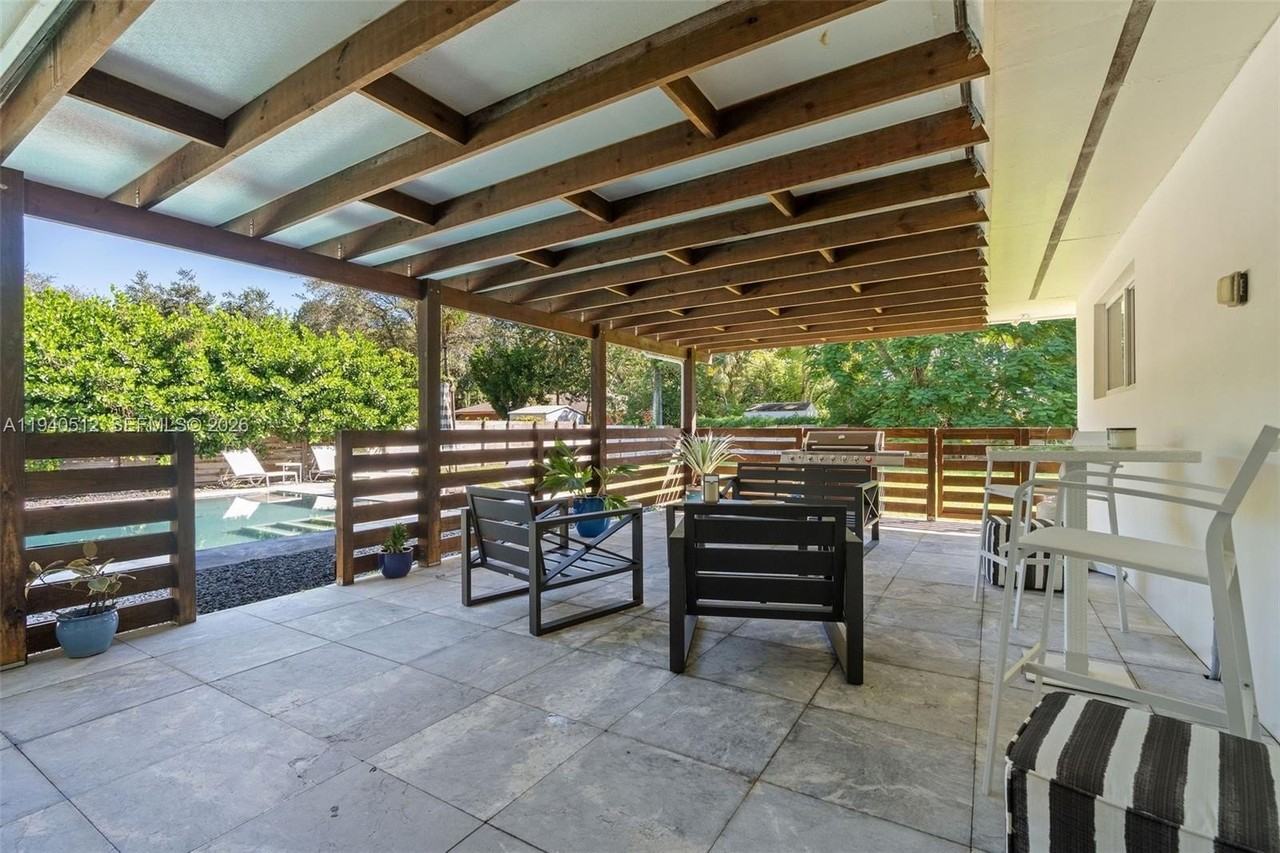 8121 Sw 97th Ter - Photo 6 of 36