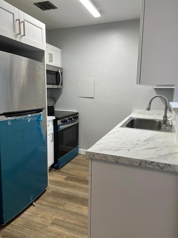 130 Ne 171st Ter - Photo 2 of 8