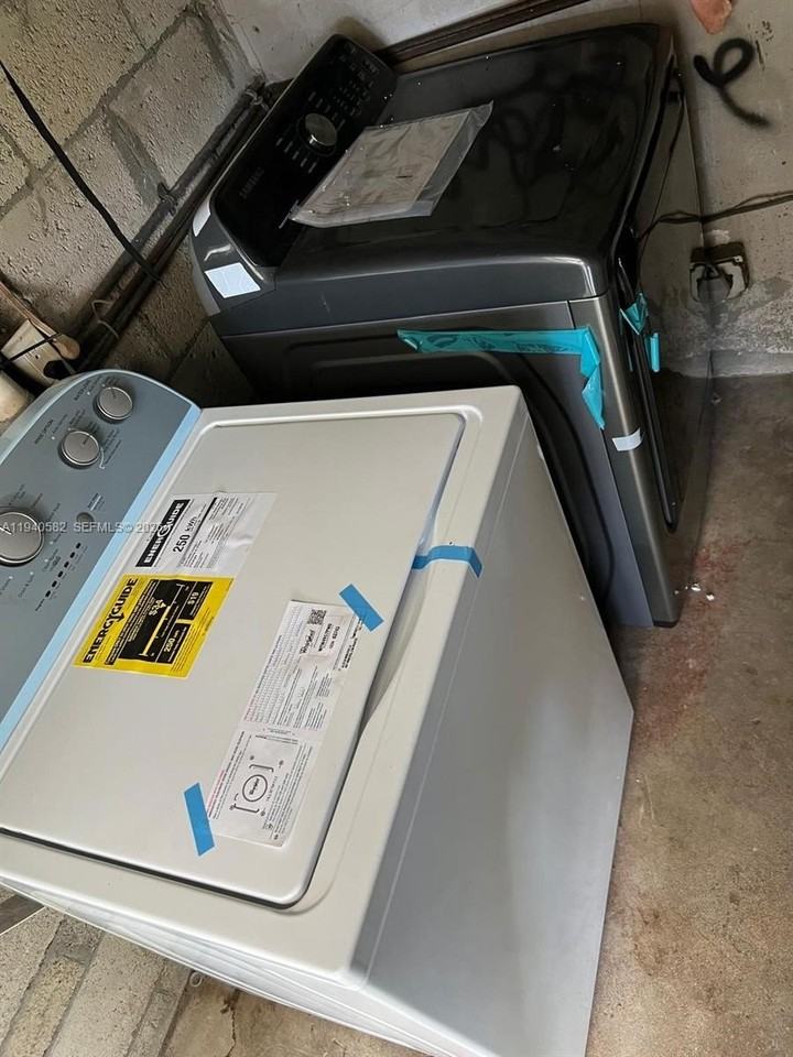 130 Ne 171st Ter - Photo 7 of 8