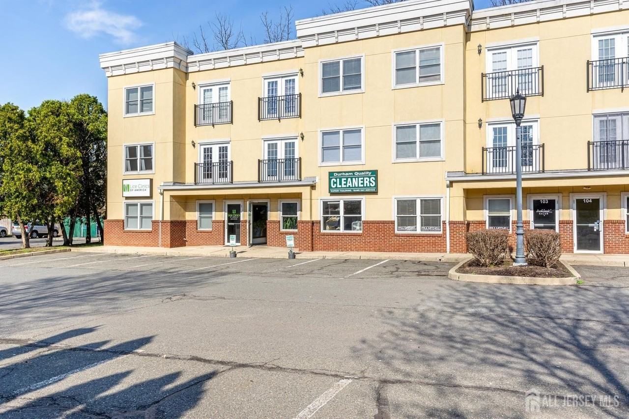 160 Durham Ave #305 - Photo 2 of 39