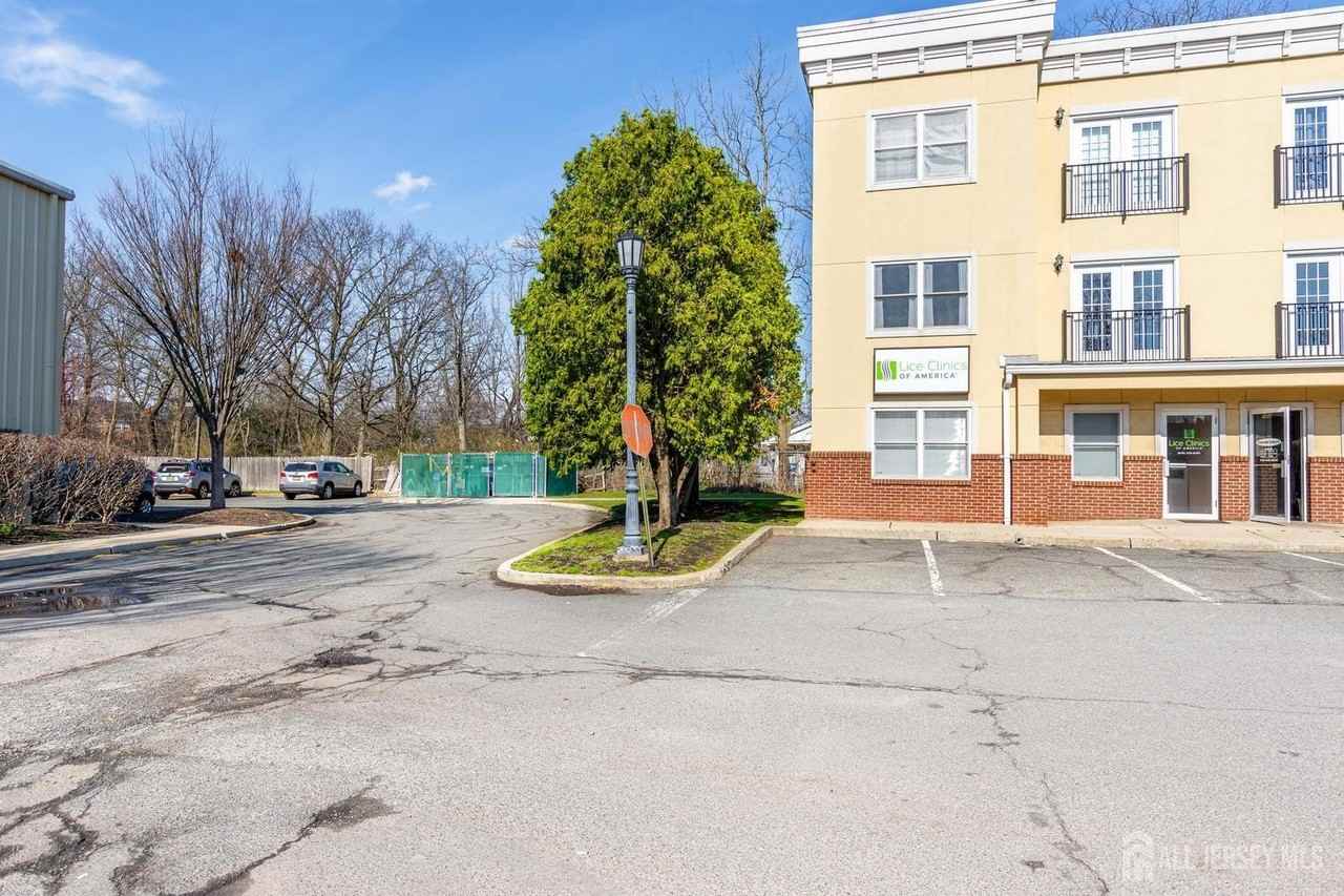 160 Durham Ave #305 - Photo 3 of 39