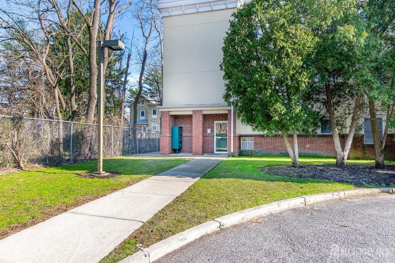 160 Durham Ave #305 - Photo 4 of 39