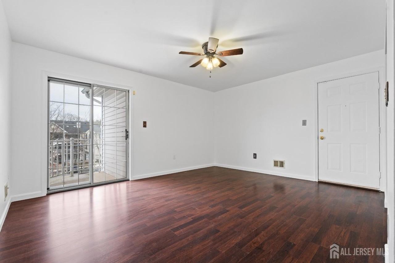 12 Kingston Run - Photo 2 of 22