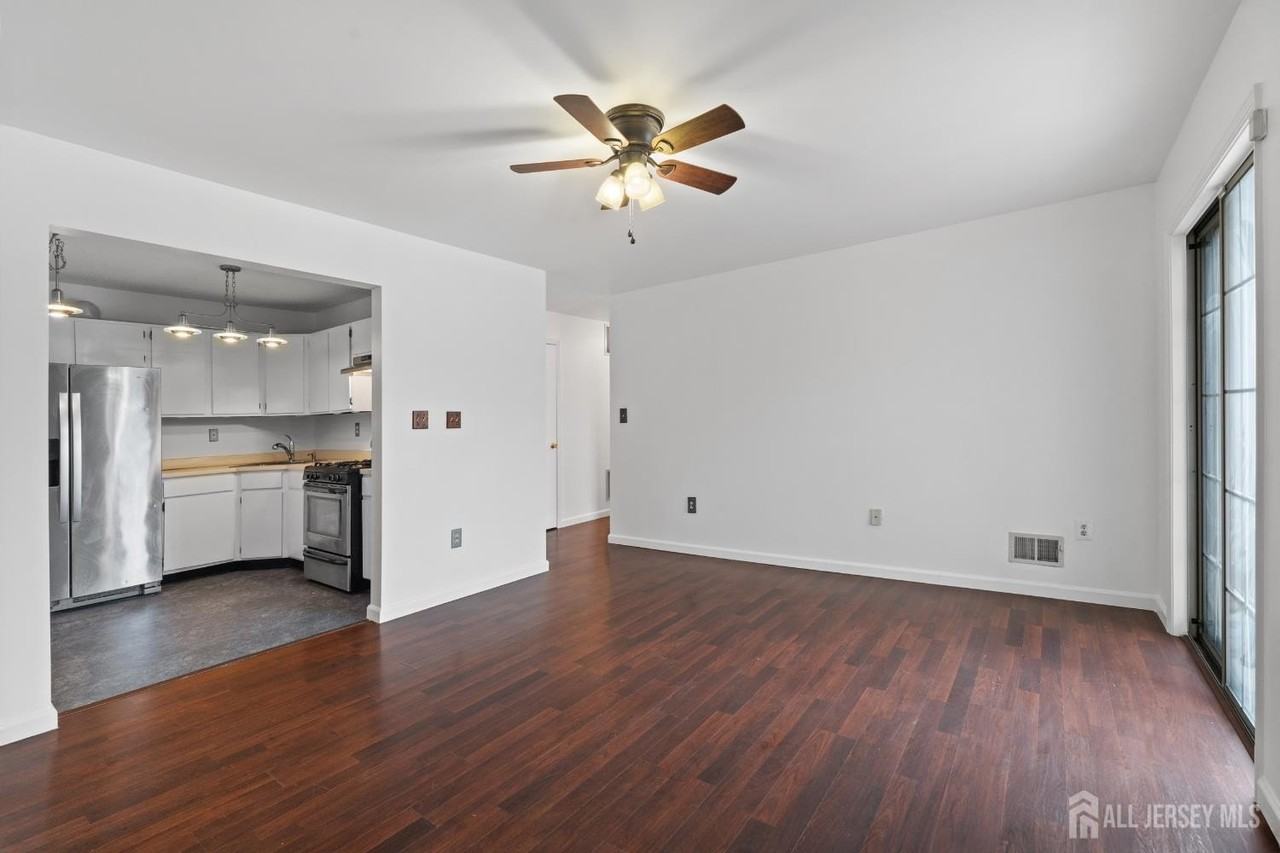 12 Kingston Run - Photo 3 of 22