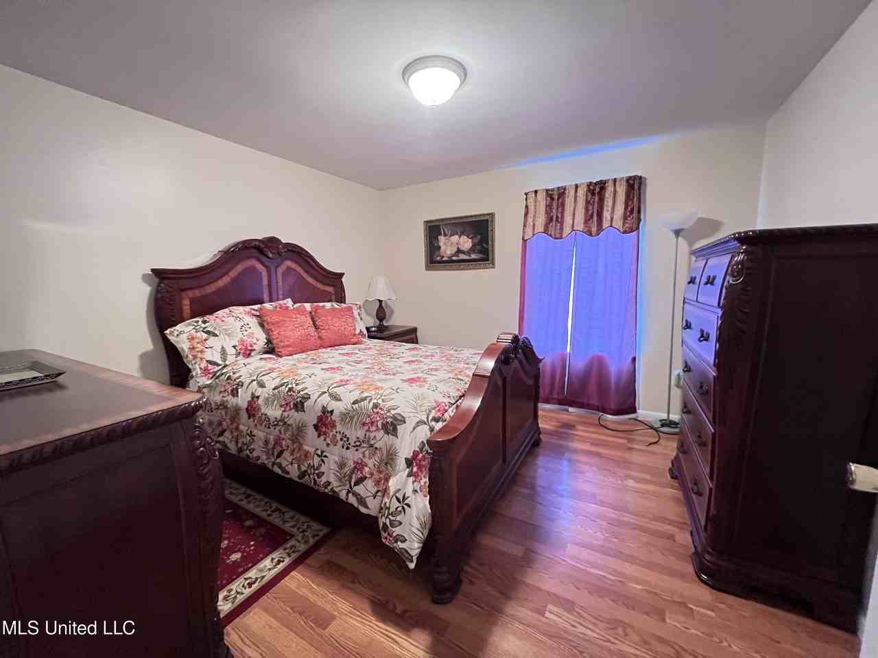 605 Victoria St - Photo 5 of 12