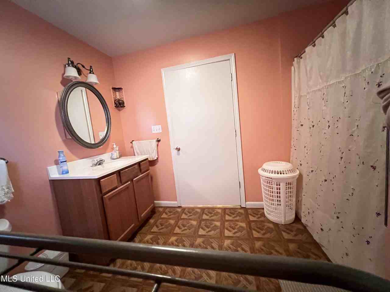 605 Victoria St - Photo 6 of 12
