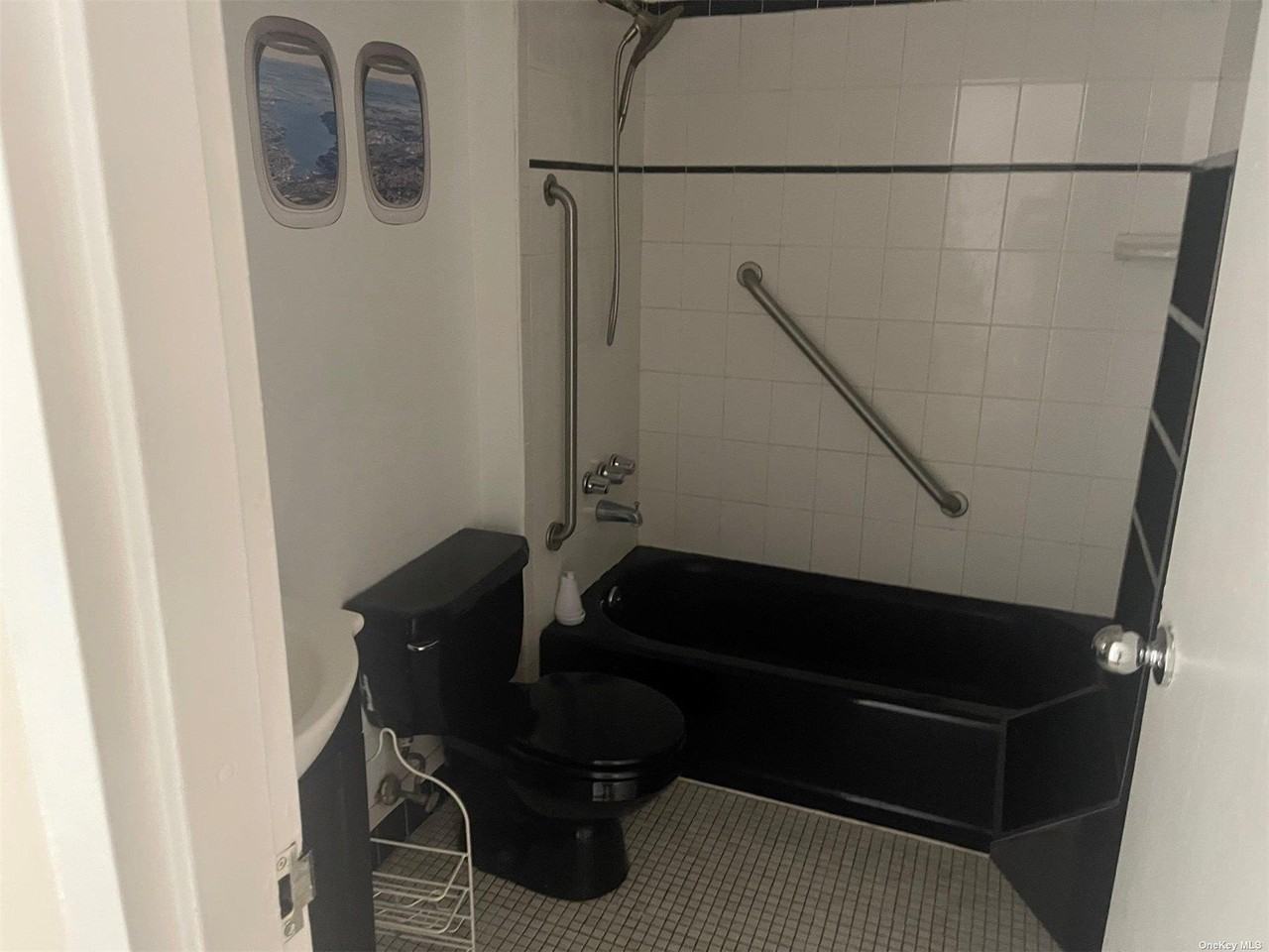 530 Hudson Ave Apt B4 #B4 - Photo 6 of 8