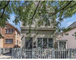 featured image of 16013 N Conduit Ave