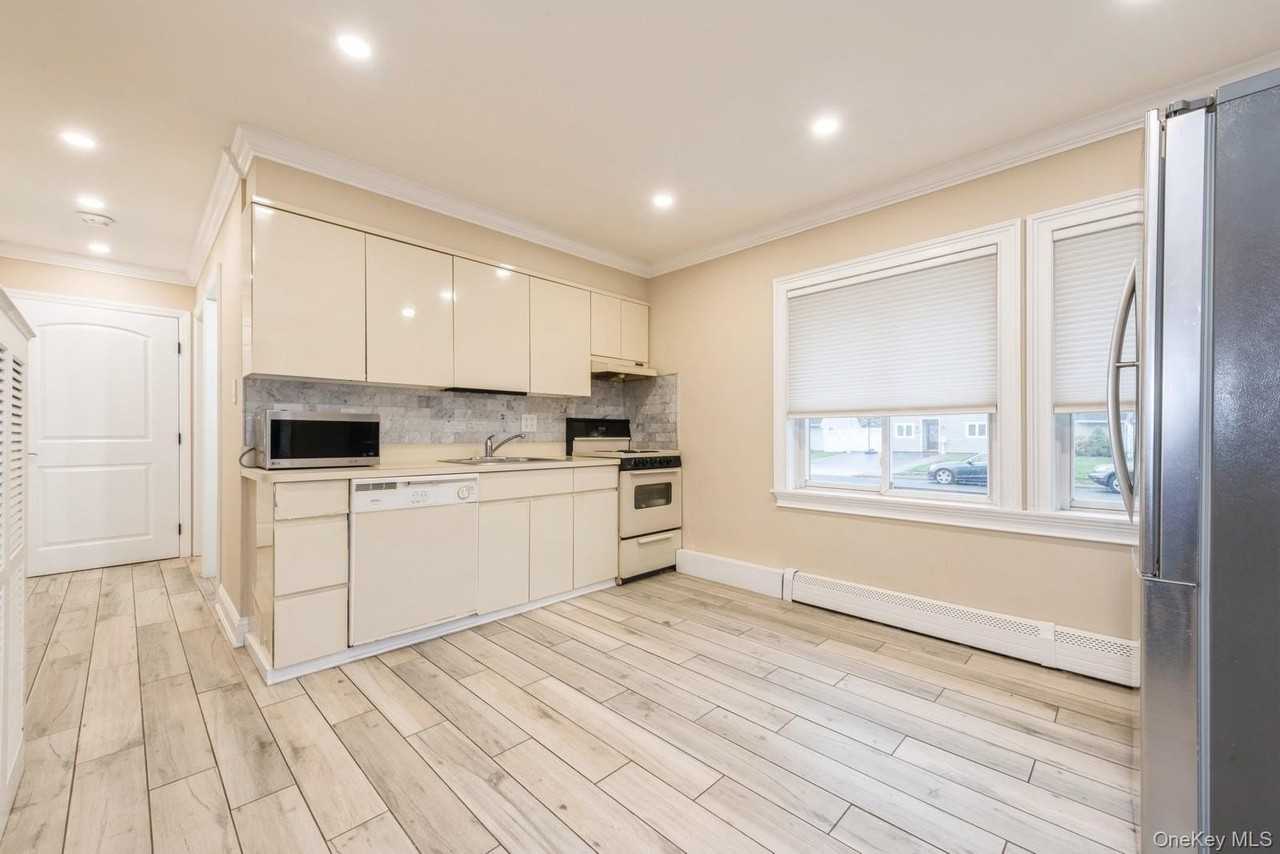 196 Willowood Dr - Photo 2 of 15