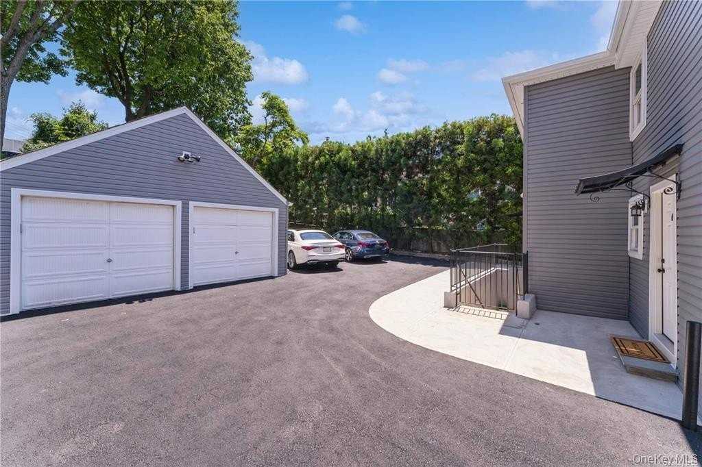 5 Carlton Ave - Photo 3 of 20