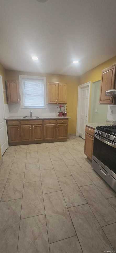 10824 Springfield Blvd - Photo 5 of 10