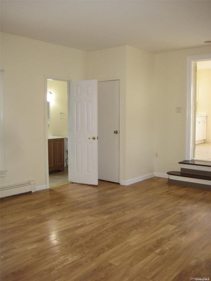 117 Blydenburg Ave Unit B #B - Photo 7 of 28