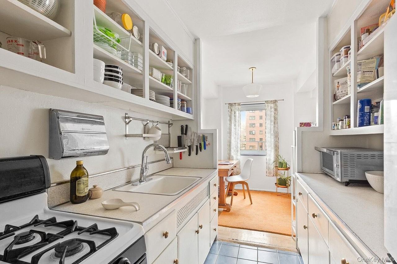 235 Adams St Apt 2i #2I - Photo 2 of 7