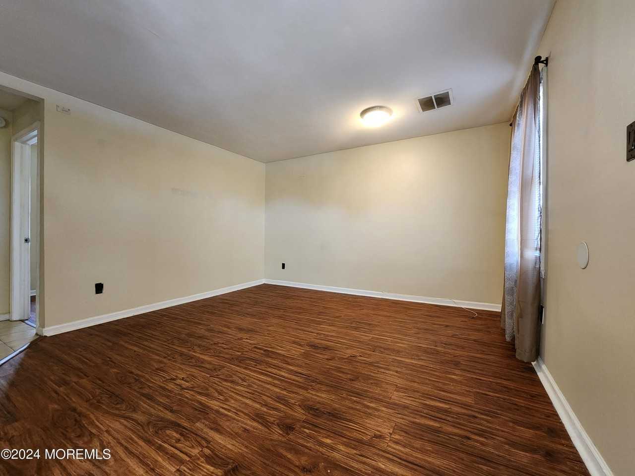 11 Lincoln Ave - Photo 4 of 10