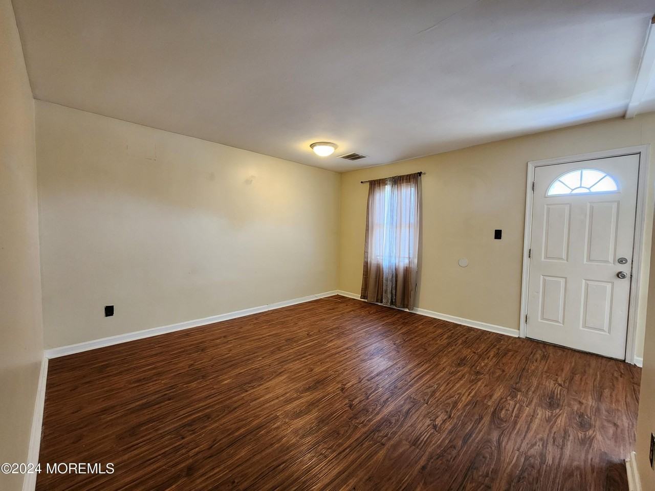 11 Lincoln Ave - Photo 5 of 10