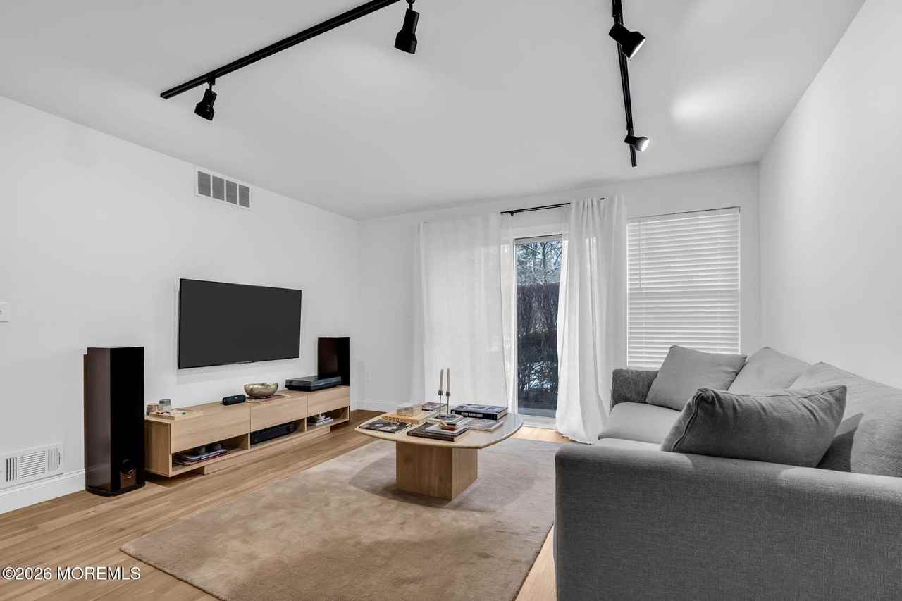 25 Gait Ct - Photo 6 of 23