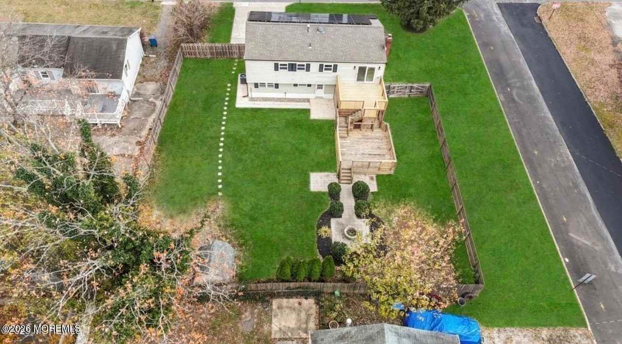 112 Manhattan St - Photo 4 of 41