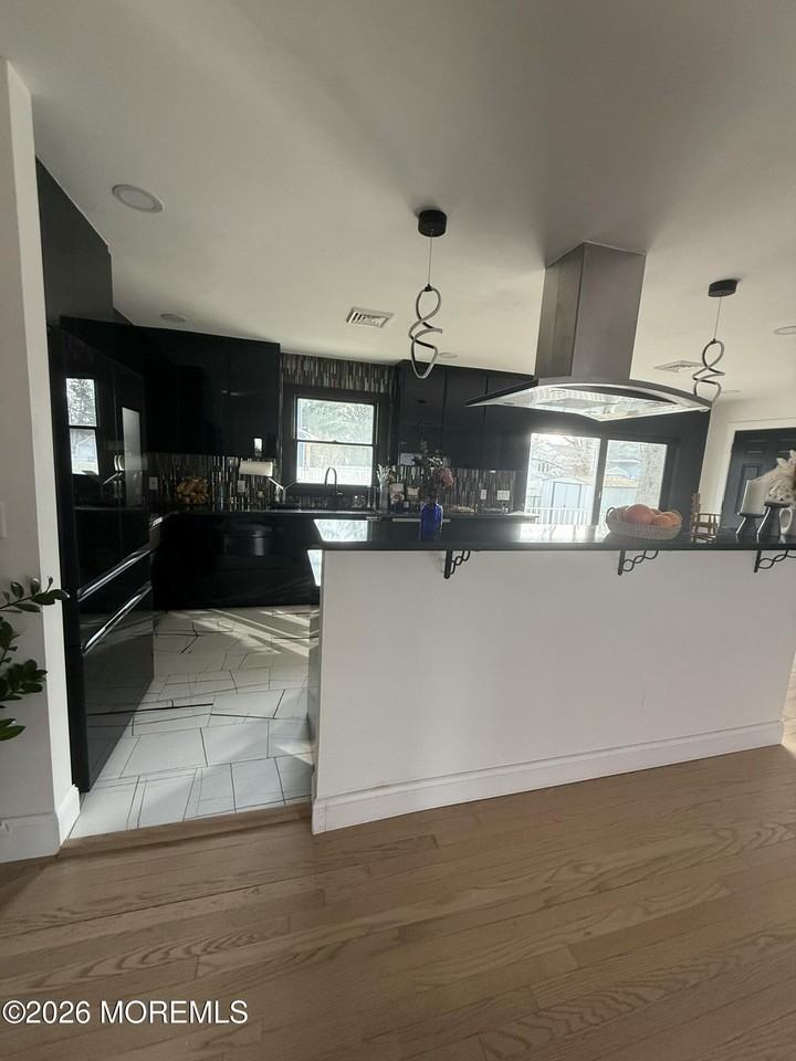 608 Carol Ave - Photo 3 of 10