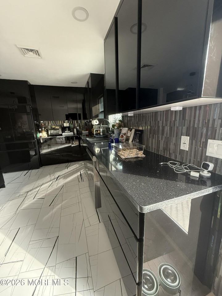 608 Carol Ave - Photo 4 of 10