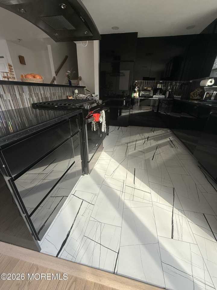 608 Carol Ave - Photo 5 of 10