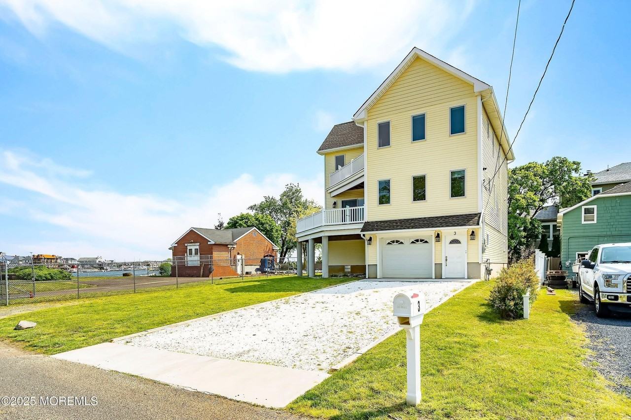 3 Grant Ave - Photo 2 of 30