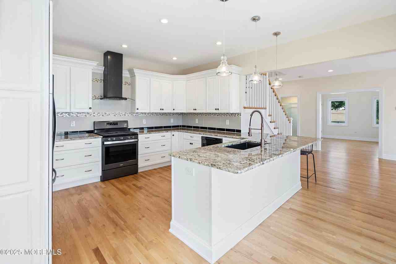 3 Grant Ave - Photo 4 of 30