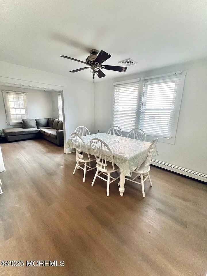 546 E Bayview Ave - Photo 4 of 12