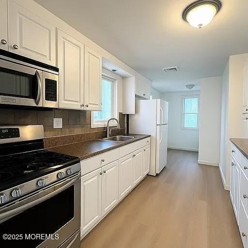 546 E Bayview Ave - Photo 5 of 12