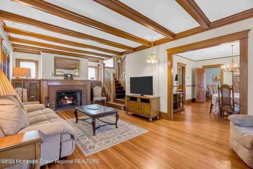 649 Mcclellan St - Photo 5 of 33