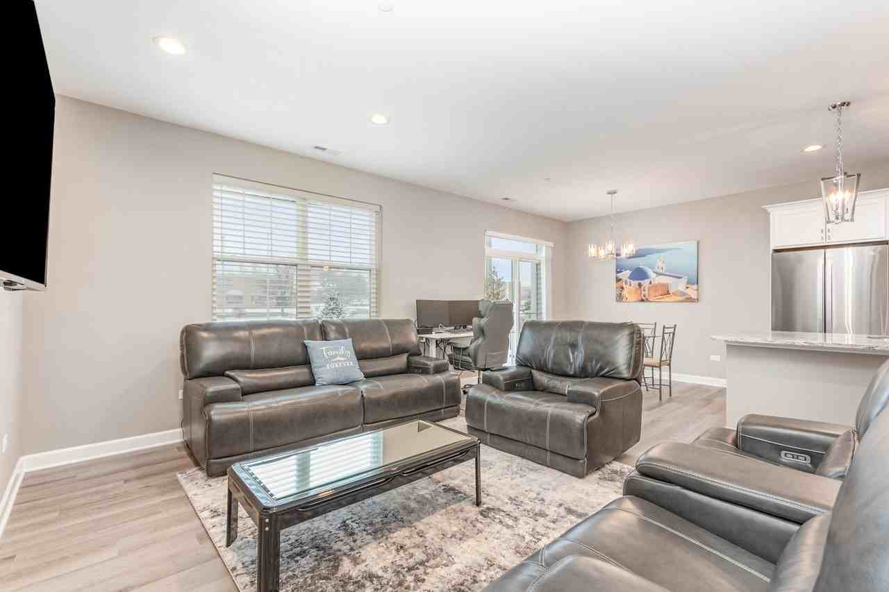 253 N Masters Dr - Photo 3 of 15