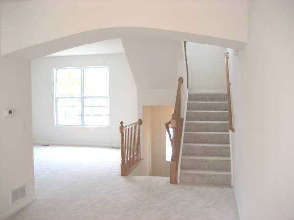 928 Charlton Ln - Photo 3 of 14