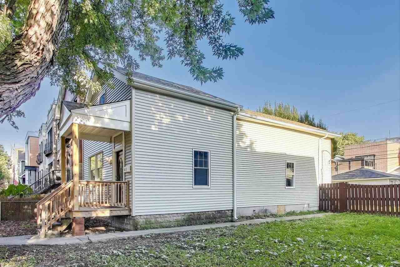 1612 W Erie St - Photo 2 of 33