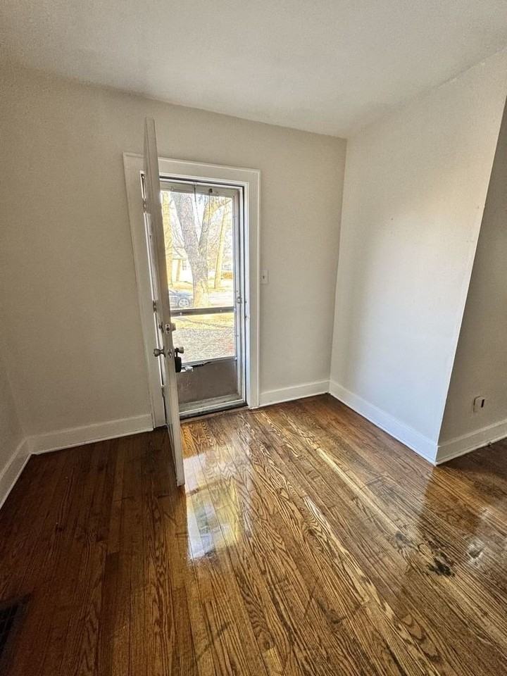 2123 170th St - Photo 3 of 11