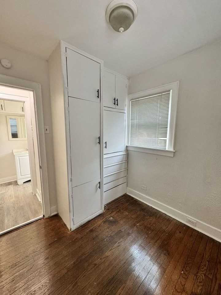 2123 170th St - Photo 7 of 11