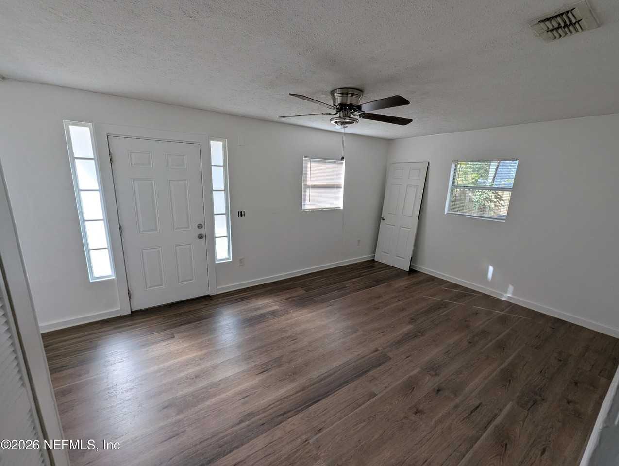 3333 Myra St - Photo 5 of 19