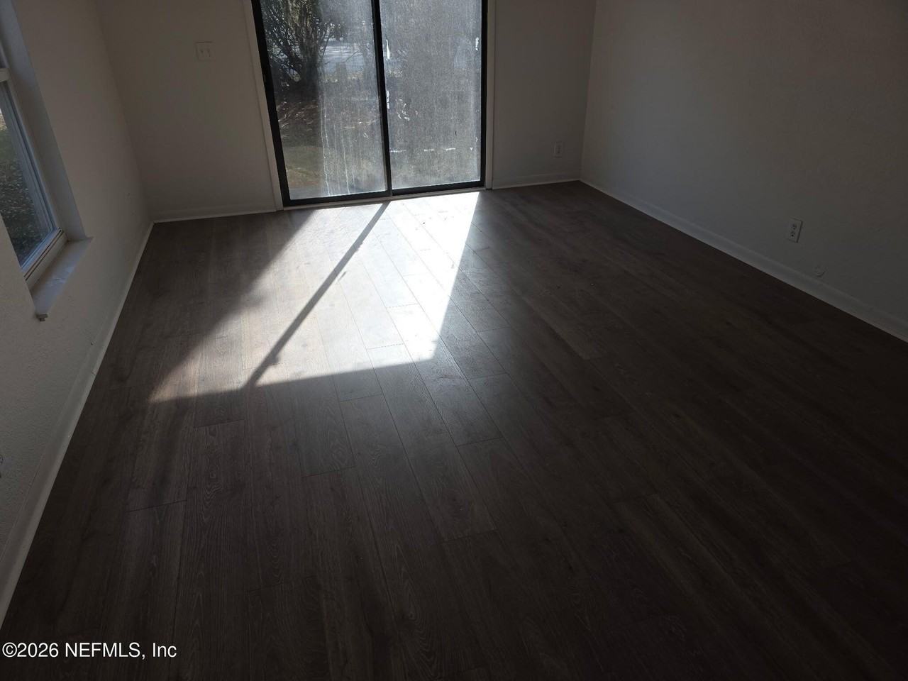 995 Southern Villa Dr - Photo 3 of 7