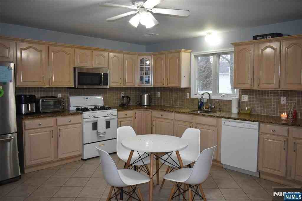 203 Corabelle Ave - Photo 2 of 10